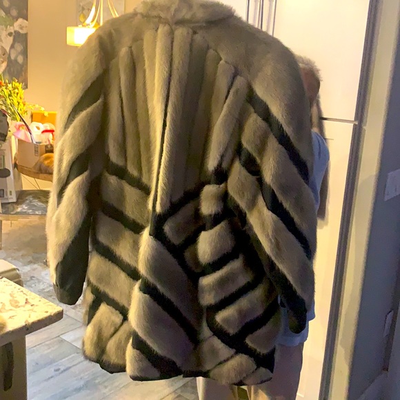Listing is for a leather and Mink fur coat by Stertz Furs. - Picture 3 of 7